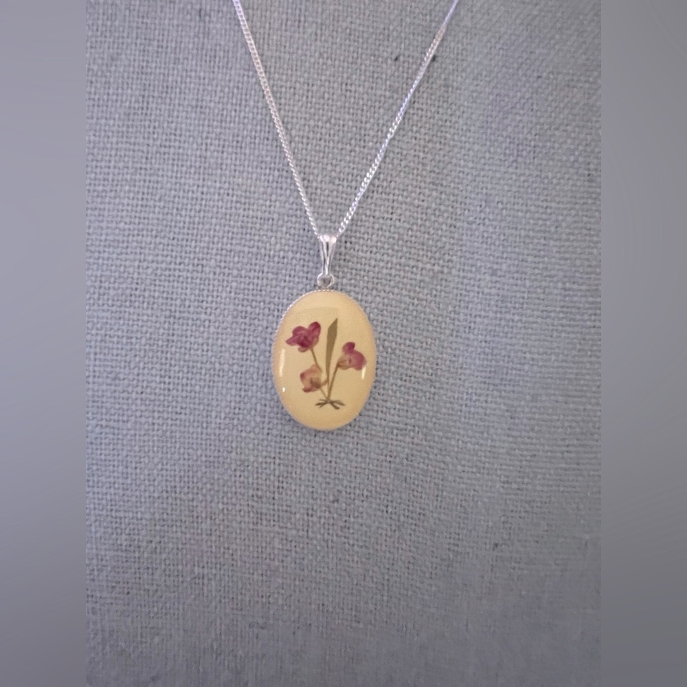 Rare Vintage Ireland JRN .925 1970’s Lucite Pressed Floral Pendant Necklace